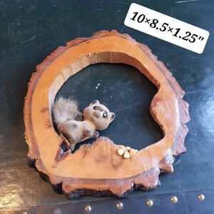 Vintage Rustic Squirrel Wall Art – Carved Wood Slice with Fuzzy Tail & Acorns